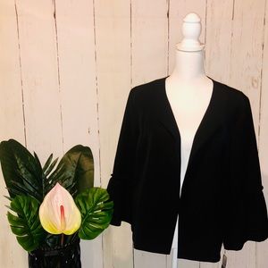 •NWT• BLACK BELL SLEEVE BLAZER
